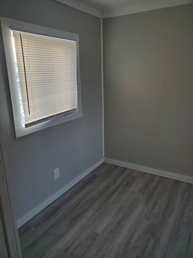 Building Photo - For Rent: 2 Bedroom, 1 Bathroom Home