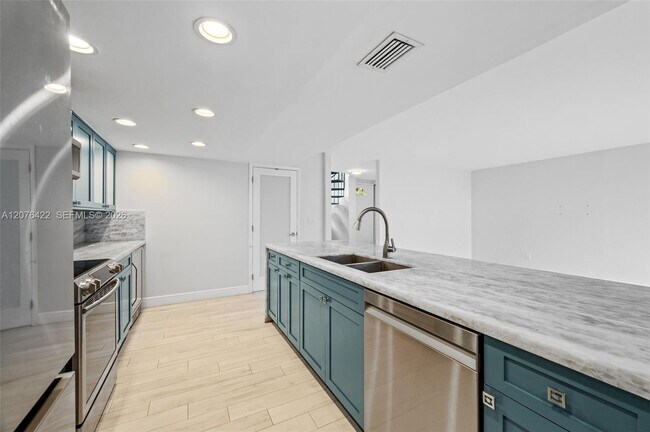 Building Photo - 7140 SW 111th Ct