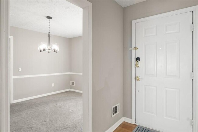 Building Photo - 675 Clearwater Pl