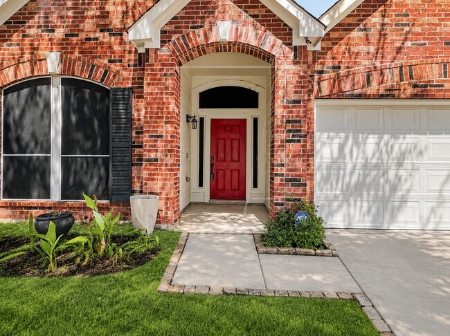 Building Photo - 6114 Menor Crest Dr