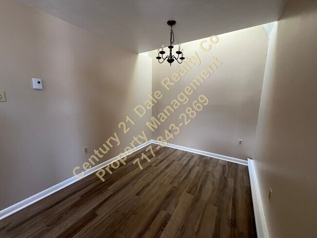 Building Photo - Beautiful 2 Bedroom Apartment on East Market Street