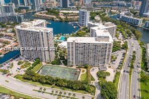 Building Photo - 2500 Parkview Dr