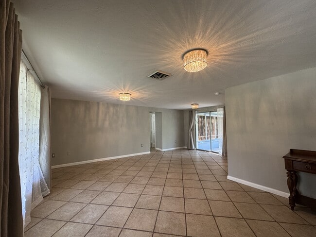 Building Photo - 927 Lemon Bay Dr
