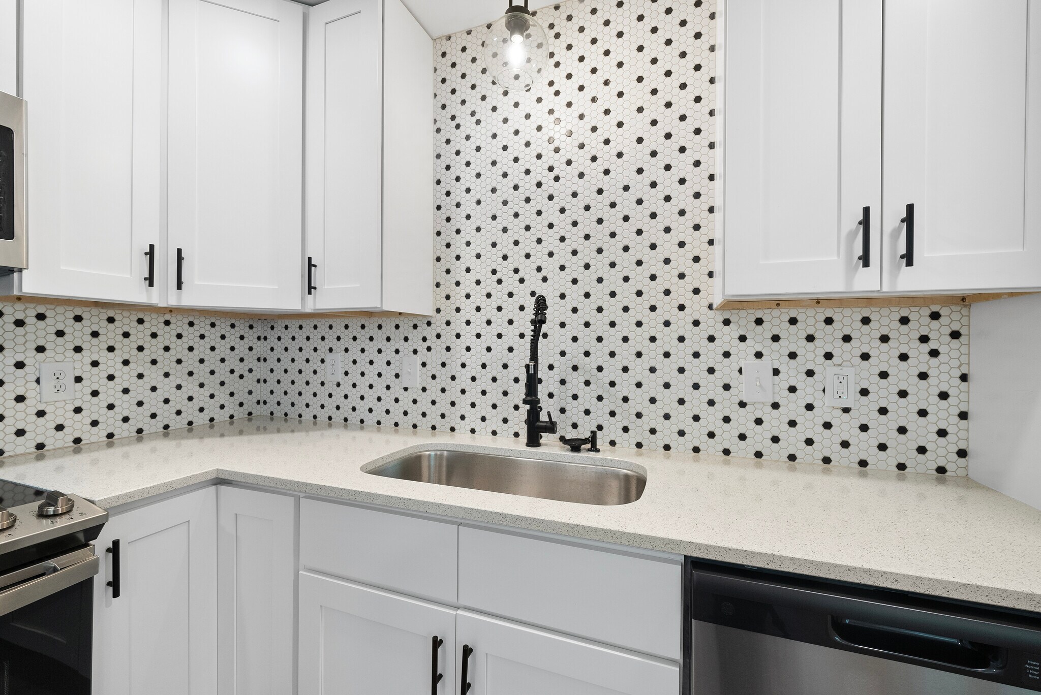 Building Photo - 2910 Driftwood Dr