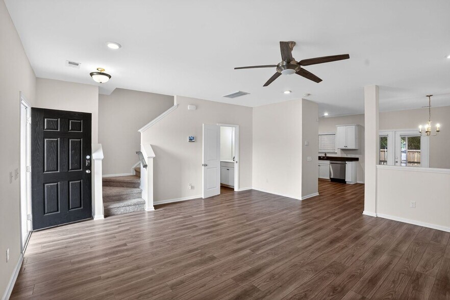 Building Photo - 224 Swallowtail Ln