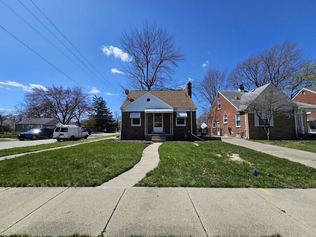 Primary Photo - 2001 N Denwood St
