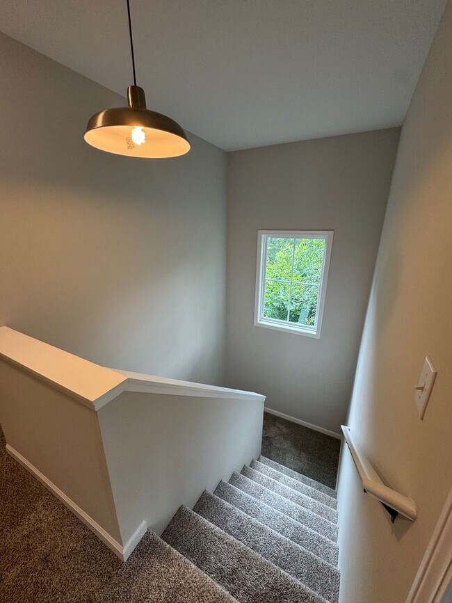Building Photo - Oakley - Modern Three Bedroom