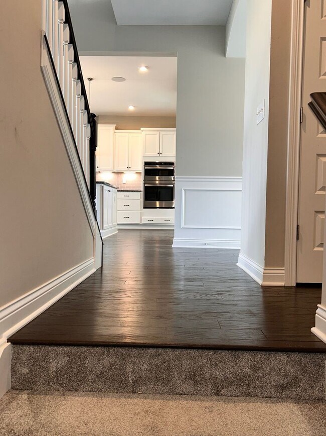Building Photo - Home For Lease