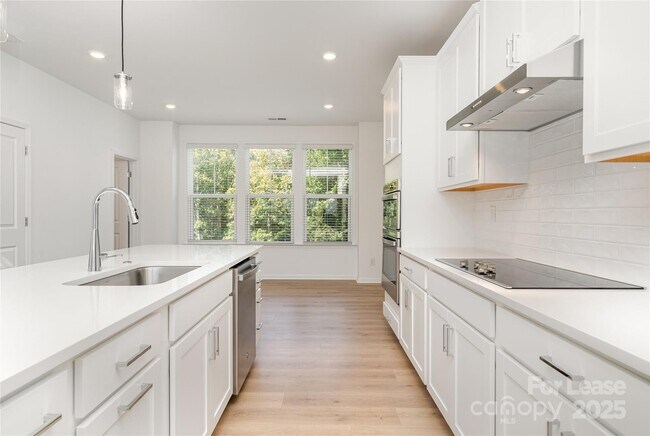 Building Photo - 5015 Westmead Ln