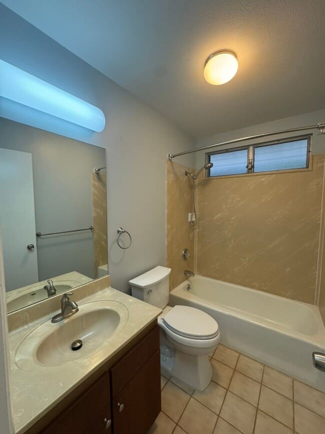 Building Photo - Bright & Spacious 3-Bedroom Home in Peacef...