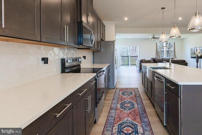 Building Photo - 9920 -B Sir Barton Wy