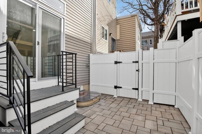 Building Photo - 2138 E Albert St