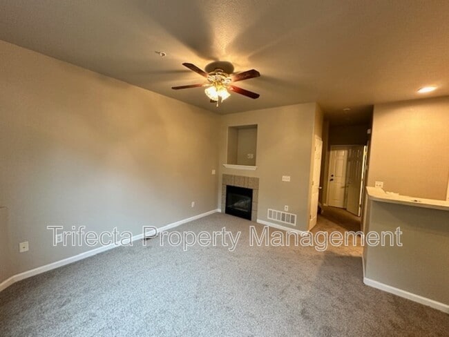 Building Photo - 2845 Willow Tree Ln