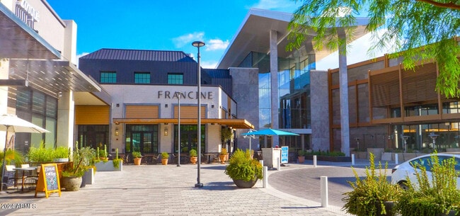 Building Photo - 7526 N Vía De La Campana