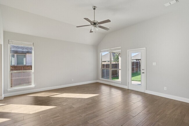 Building Photo - 1709 Everitt Trail