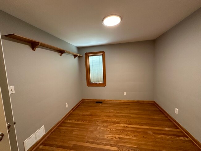 Building Photo - 5990 Edgehill Dr