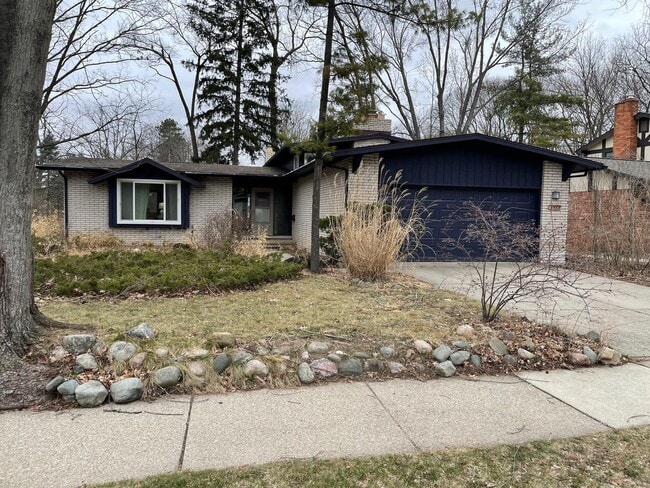 Building Photo - 3533 Frederick Dr