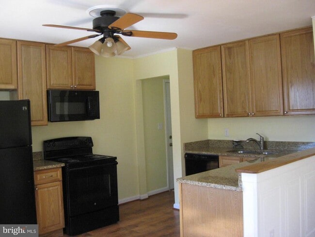 Building Photo - 1594 N Harbor Dr