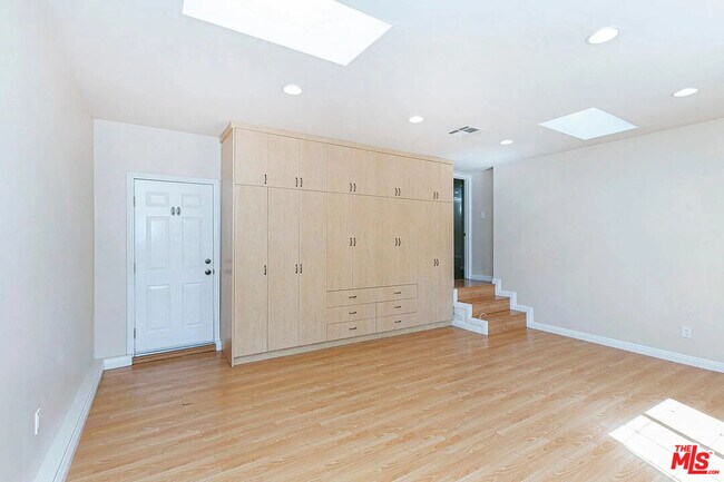 Building Photo - 7007 Cantaloupe Ave