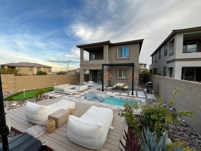 Building Photo - Stunning 3 Bedroom 3 Bathroom in Summerlin...