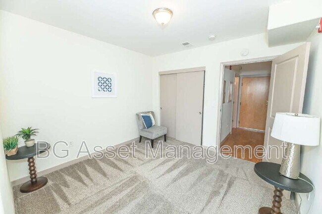 Building Photo - 1459 MacArthur Blvd