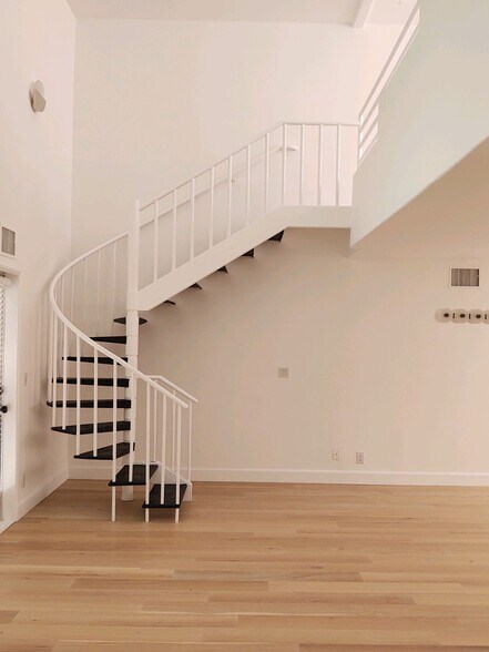 stairs from lr to loft - 1422 19th St