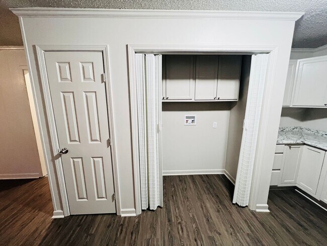 Building Photo - 3993 Lynn St