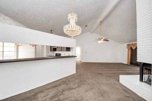 Building Photo - 13610 Piney Oaks Dr