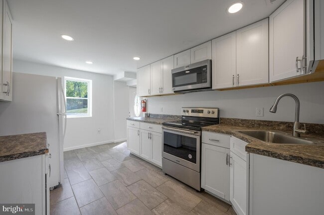 Building Photo - 1979 US-206