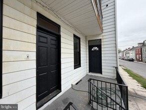 Building Photo - 444 S Park St