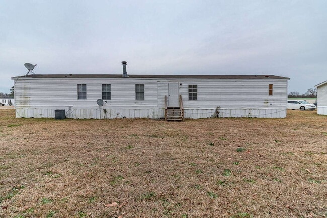 Building Photo - 3 Bedroom, 2 Bathroom mobile home in Pikeville *Trash pick-up included*