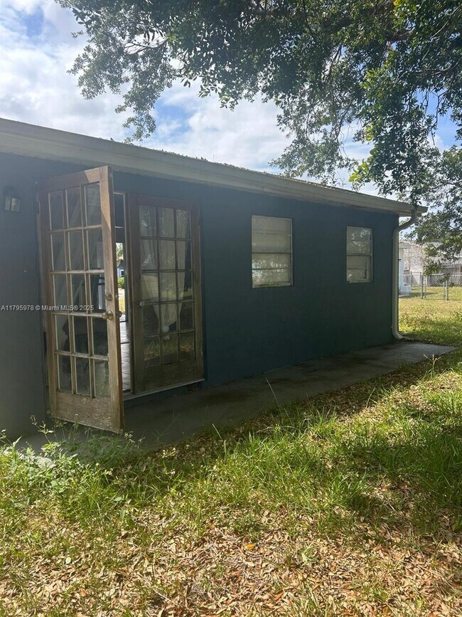 Building Photo - 1399 Cindy Cir NE