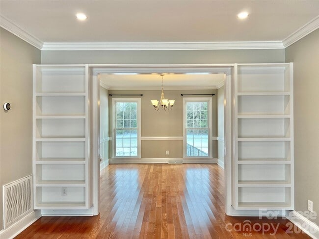 Building Photo - 8010 Silver Maple Ln