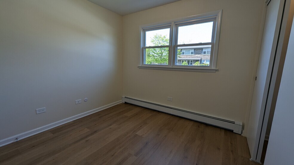 Building Photo - 14475 Jefferson Ave