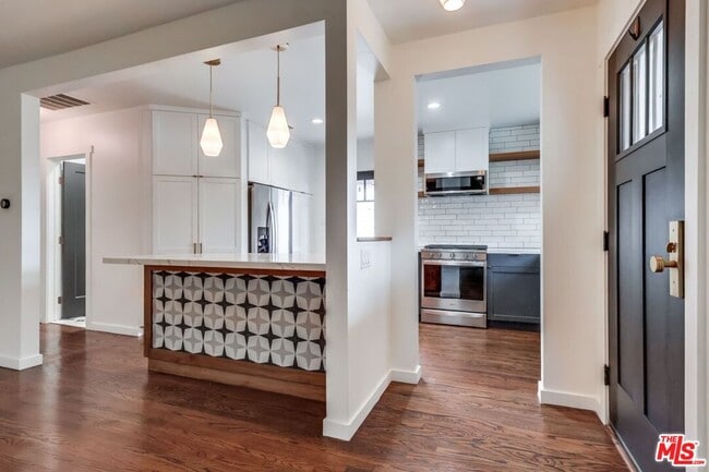 Building Photo - 3725 Edenhurst Ave