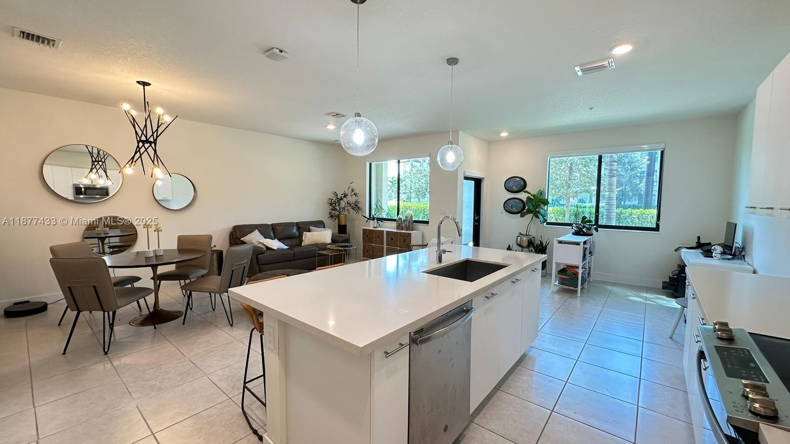 Building Photo - 4640 NW 84th Ave