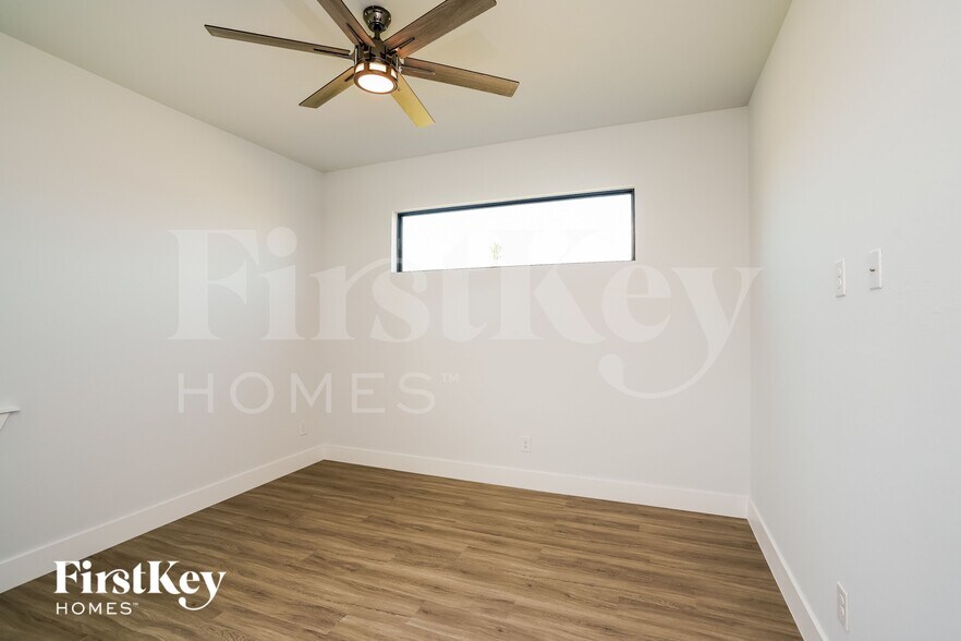 Building Photo - 1131 NE 2nd Pl