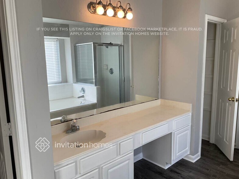 Building Photo - 3423 La Seine Ln