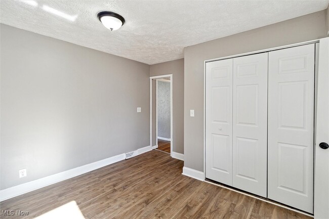 Building Photo - 715 E 258th St