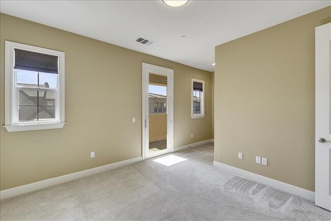 Building Photo - 4489 Snowberry Ct