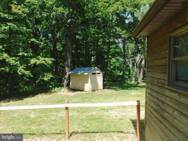 Building Photo - 100 Pinto Trail