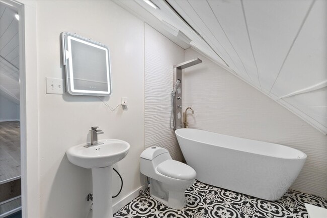 Building Photo - 2045 Chisholm Trail