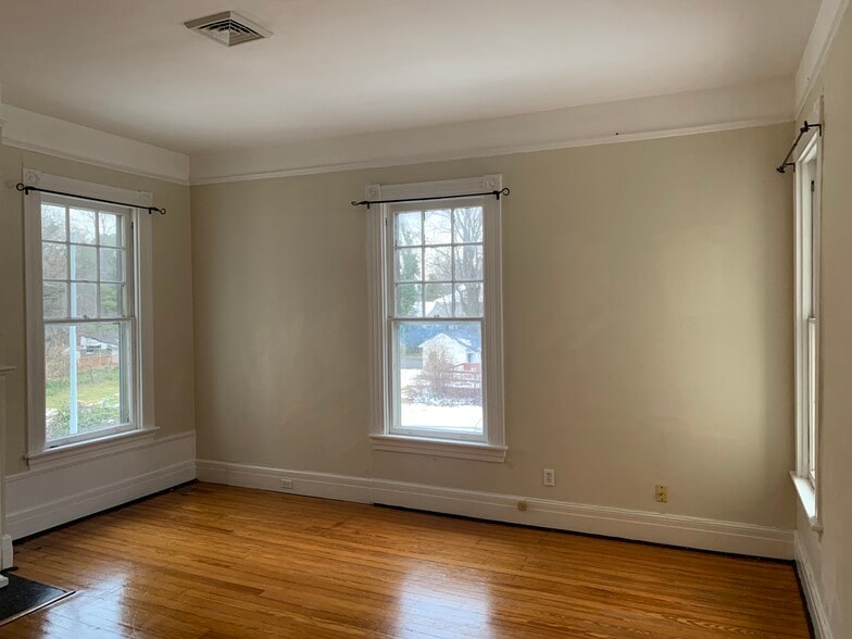 Living Room - 2110 Rivermont Ave