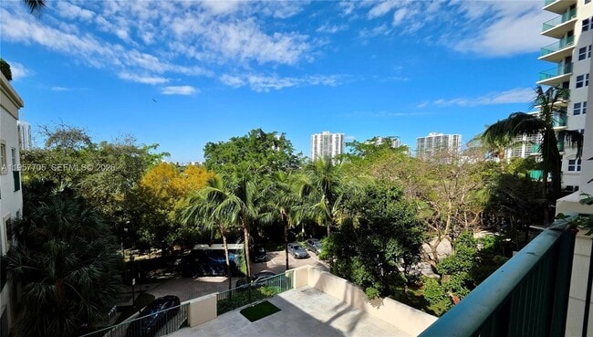 Building Photo - 20000 E Country Club Dr