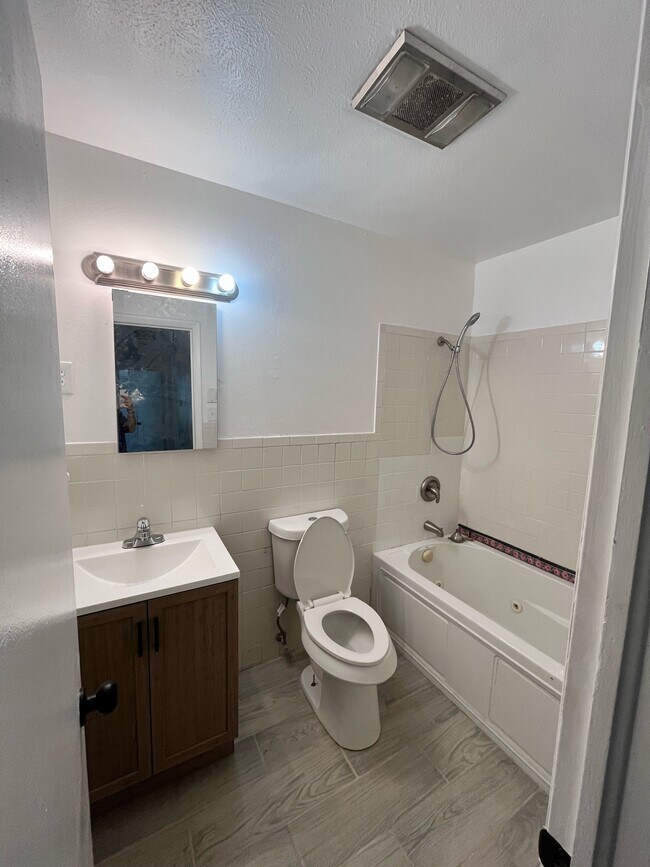 Building Photo - 110 Leighton Dr