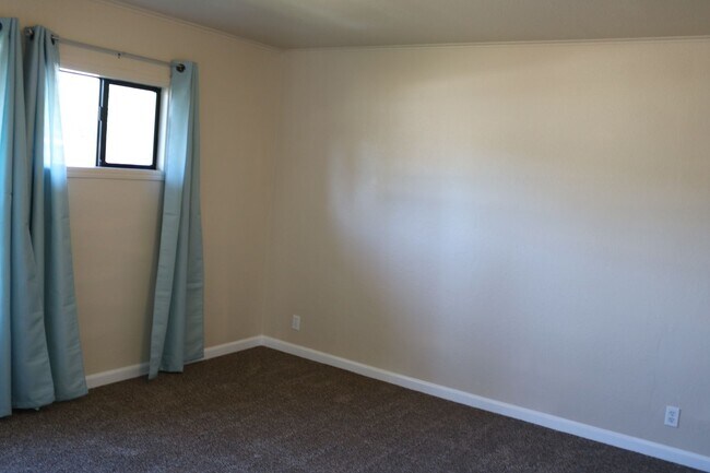 Building Photo - Affordable 3 bedroom on a quiet street