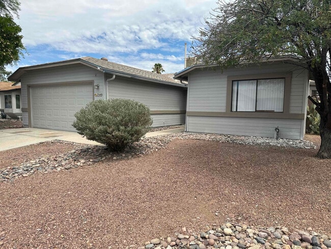 Primary Photo - 2540 W Falbrook Way
