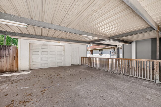 Building Photo - 1007 E Baker Rd