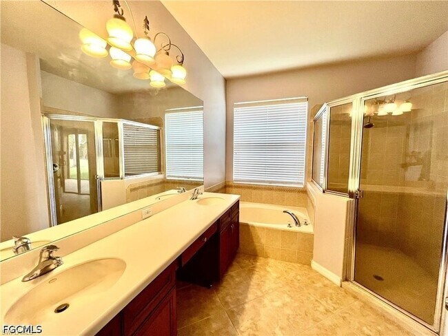 Building Photo - 12074 Country Day Cir