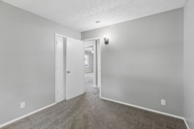 Building Photo - 7013 La Vista Dr